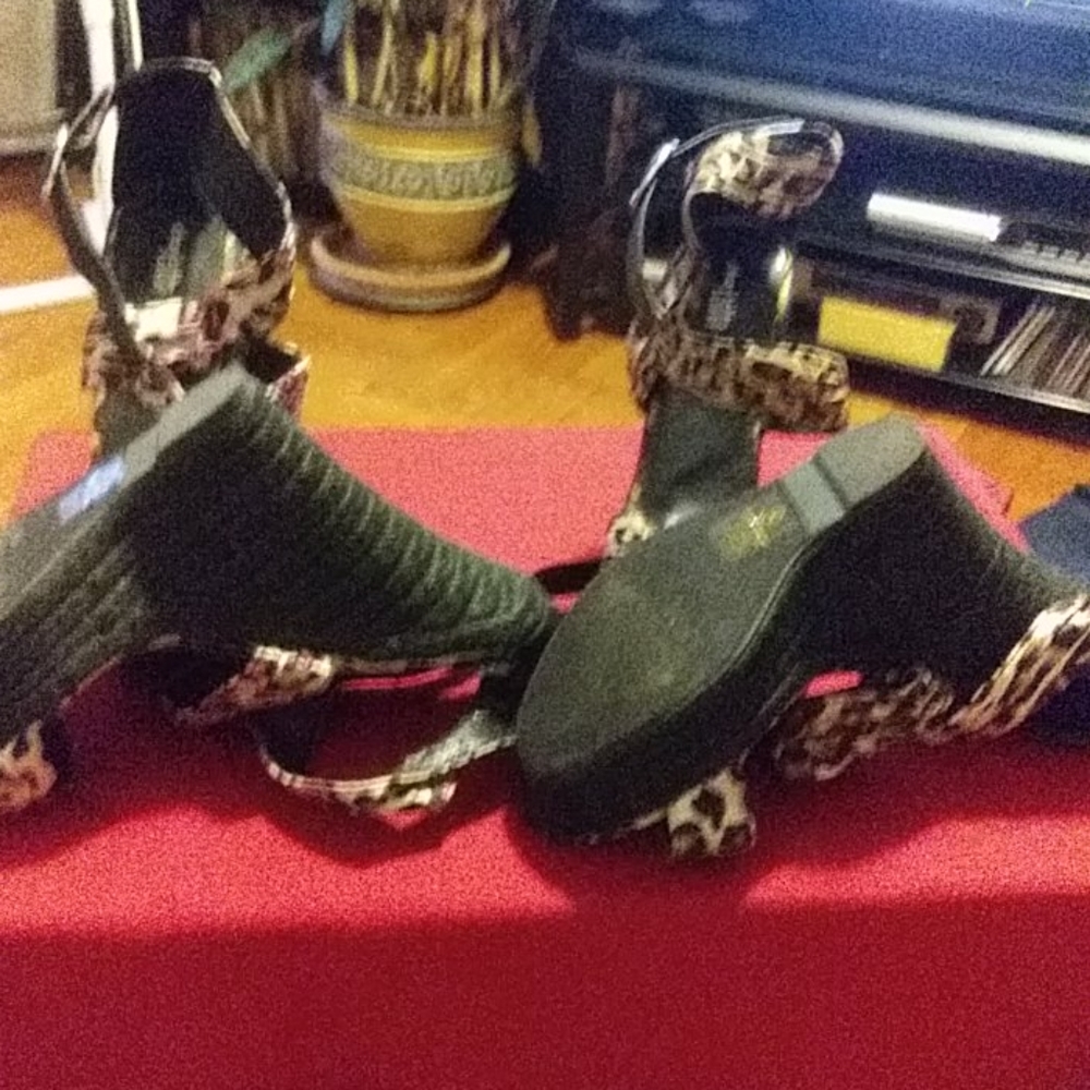 Heels - Picture 2 of 2